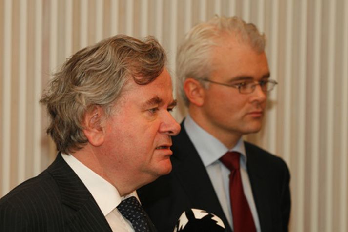 Davíð Oddsson, þáverandi Seðlabankastjóri, og Lárus Welding, þáverandi forstjóri Glitnis, þegar tilkynnt var um að ríkið hefði eignast 75% hlut í Glitni. Mynd/ GVA.