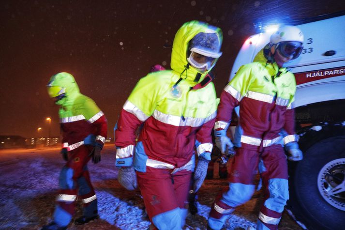 Varðstjóri hjá Slökkviliði höfuðborgarsvæðisins gat ekki staðfest hve alvarleg meiðsli mannsins eru.