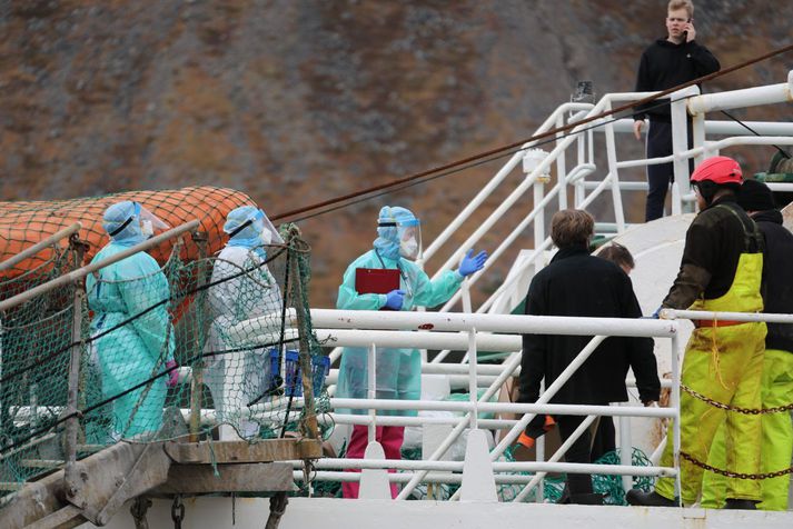 Frá komu Júlíusar Geirmundssonar í Ísafjarðarhöfn í október síðastliðnum.