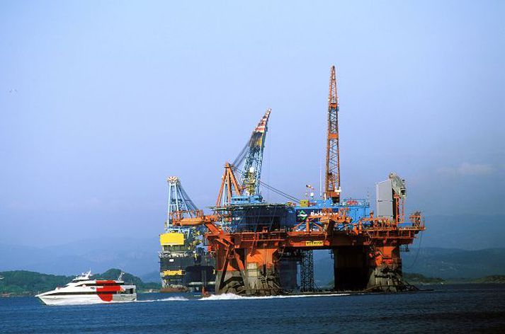 norskur olíuborpallur REM Offshore er norskt skipafyrirtæki sem sér um að þjónusta olíuborpalla. Tveir stærstu hluthafarnir ætluðu að skipta með sér fjórtán skipum félagsins og sjóði upp á 16 milljarða íslenskra króna.fréttablaðið/afp