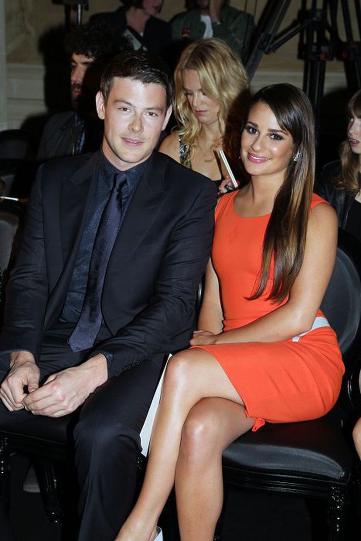 Syngjandi leikaranir úr Glee þáttunum, Cory Monteith og Lea Michele, sátu sem fastast á Versace.