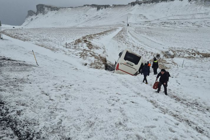 Björgunarsveitin Víkverji í Vík í Mýrdal aðstoðaði ferðamennina.