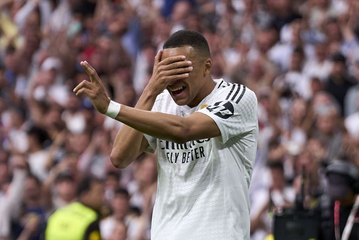 Mbappé fagnar markinu gegn Real Sociedad, sem tryggði honum gullskóinn. 
