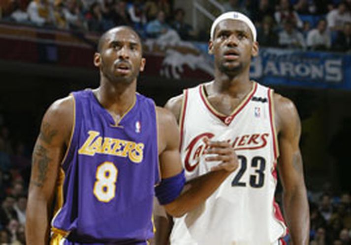 Þeir Kobe Bryant og LeBron James verða í eldlínunni á Sýn og NBA TV í nótt og hætt við því að körfuboltaáhugamenn verði lengi á fótum þetta föstudagskvöldið