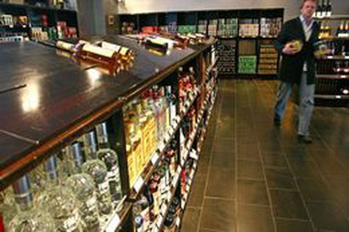 Verð á áfengi hefur hækkað um tæplega 40% á einu ári.