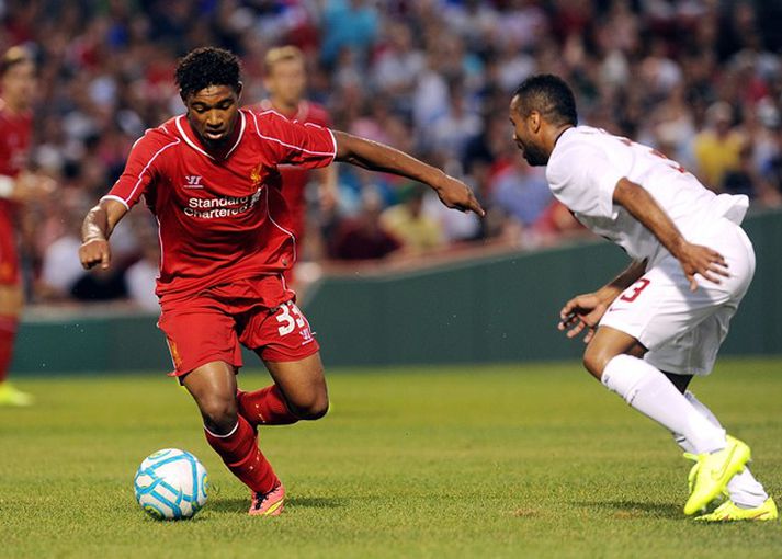 Jordan Ibe og Ashley Cole eigast við.