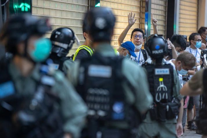 Lögin gætu markað stærstu breytingu á lifnaðarháttum íbúa Hong Kong frá því Bretar afhentu Kínverjum héraðið árið 1997. Það var gegn loforði um að réttindi og frelsi íbúa í Hong Kong yrðu áfram tryggð með hugmyndinni um „eitt land – tvö kerfi“.