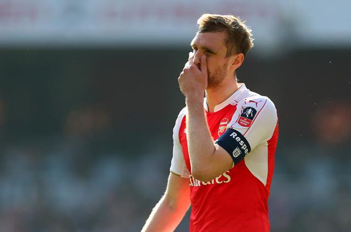 Mertesacker er hugsanlega á förum frá Arsenal.