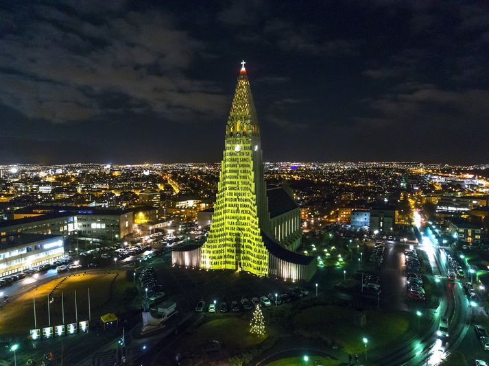 Herferðin Bréf til bjargar lífi fór fram á yfir 30 stöðum um land allt land, þar á meðal við Hallgrímskirkju. 