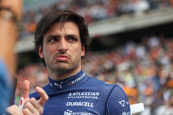 Carlos Sainz yngri er mjög ósáttur með að fá risasekt fyrir að blóta.