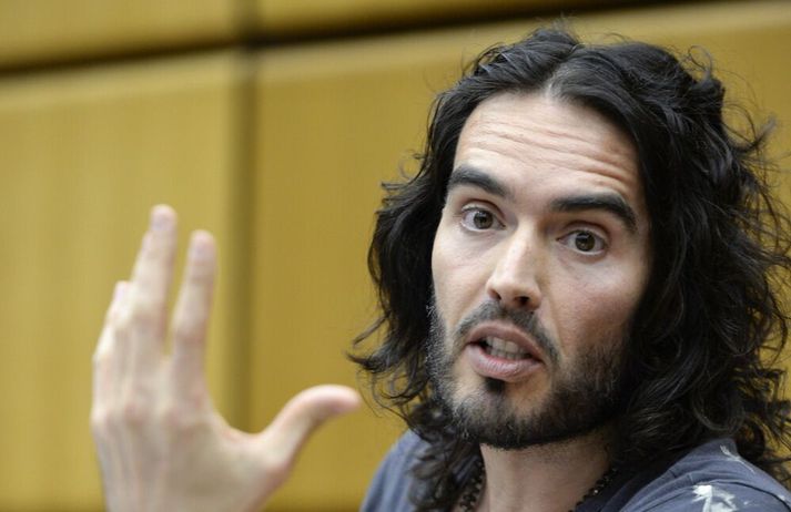 Russell Brand árið 2014. HannBrand sló í gegn sem uppistandari áður en hann gerði garðinn frægan í sjónvarpi og útvarpi. 