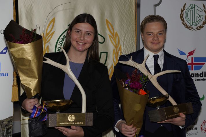 Ingeborg Eide Garðarsdóttir og Snævar Örn Kristmannsson með verðlaun sín sem Íþróttafólk ársins sem þau voru bæði að vinna í fyrsta sinn.