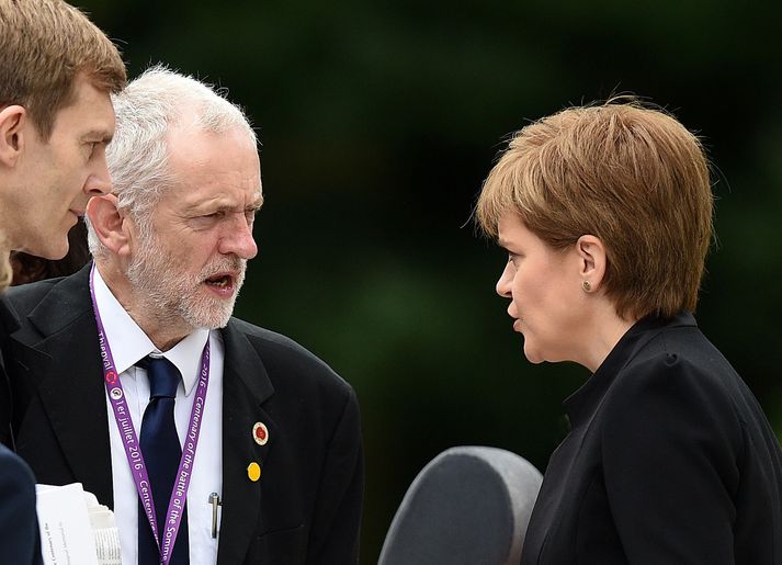 Jeremy Corbyn og Nicola Sturgeon á fundi í Frakklandi í fyrra.
