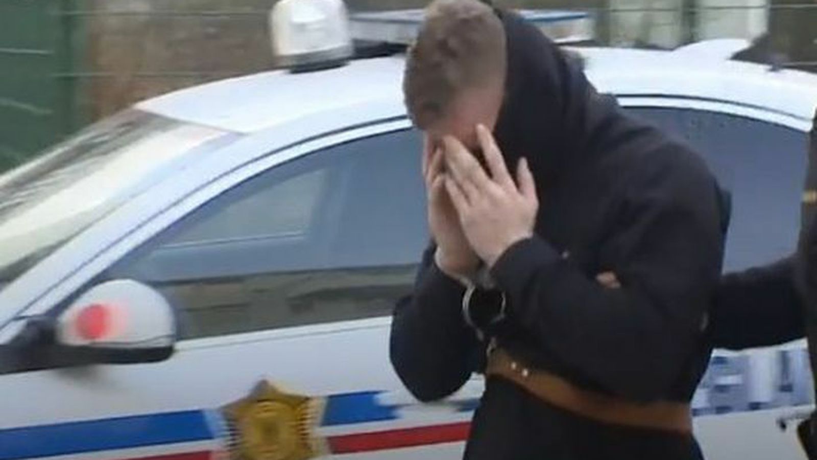 Guð­mundur Elís á­kærður fyrir að fara með stúlku um borð