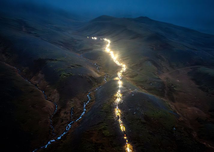 Mynd úr einni göngunni þar sem Ljósafossinn sést mjög vel. Reiknað er með miklum fjölda fólks í gönguna í dag.