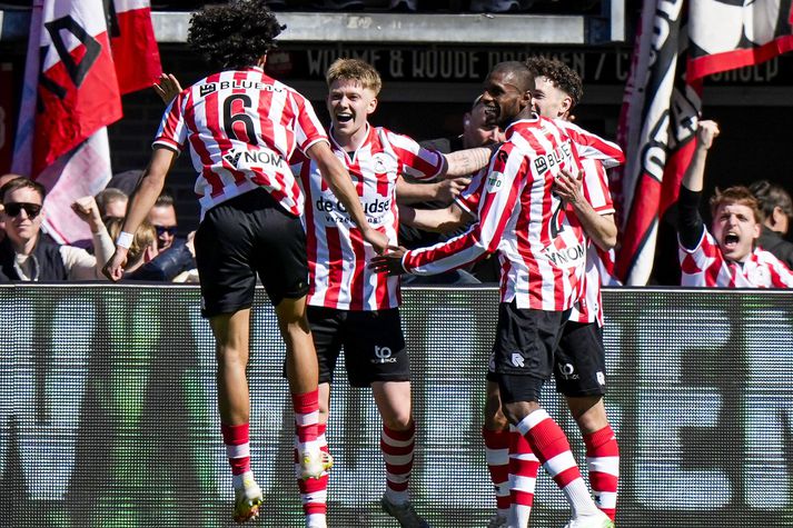 Kristian Nökkvi Hlynsson fagnar marki sínu fyrir Sparta Rotterdam í dag ásamt félögum sínum í hollenska liðinu.