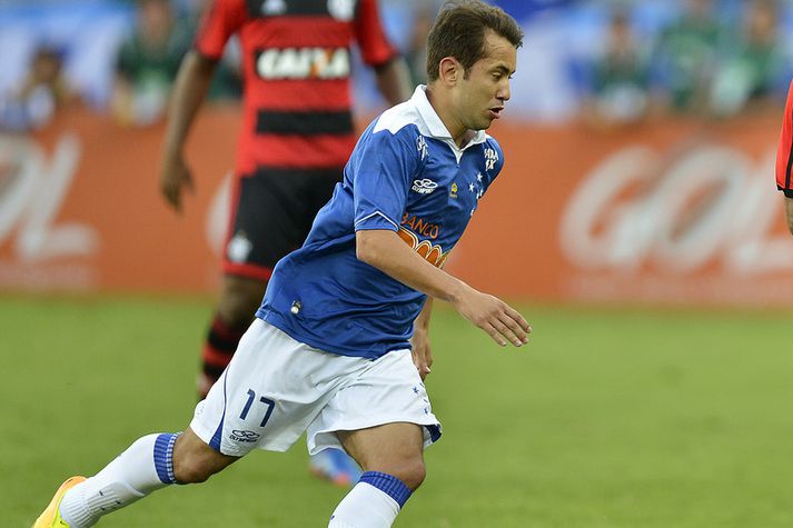 Everton Ribeiro.