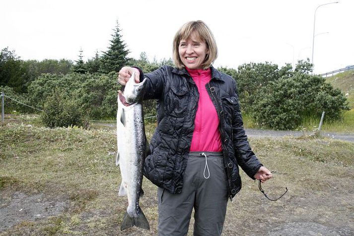 Elínborg Ragnarsdóttir
Fallegur lax úr Sjávarfossi í höndum ánægðar veiðikonu.