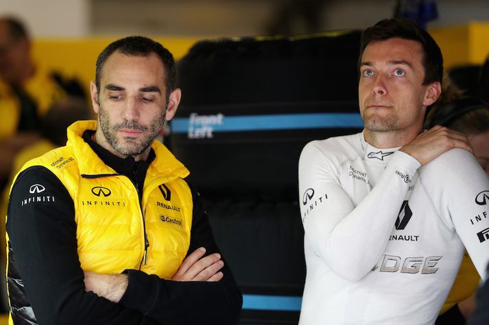 Cyril Abiteboul og Jolyon Palmer, ökumaður Renault liðsins.