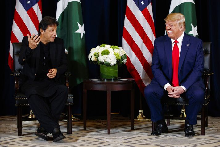 Donald Trump (t.v.) og Imran Kahn (t.h.) ræddu málefni Kasmír á blaðamannafundi í New York í dag.
