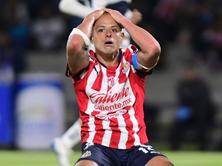 Chicharito var sektaður af mexíkóska knattspyrnusambandinu fyrir karlrembuleg ummæli. 