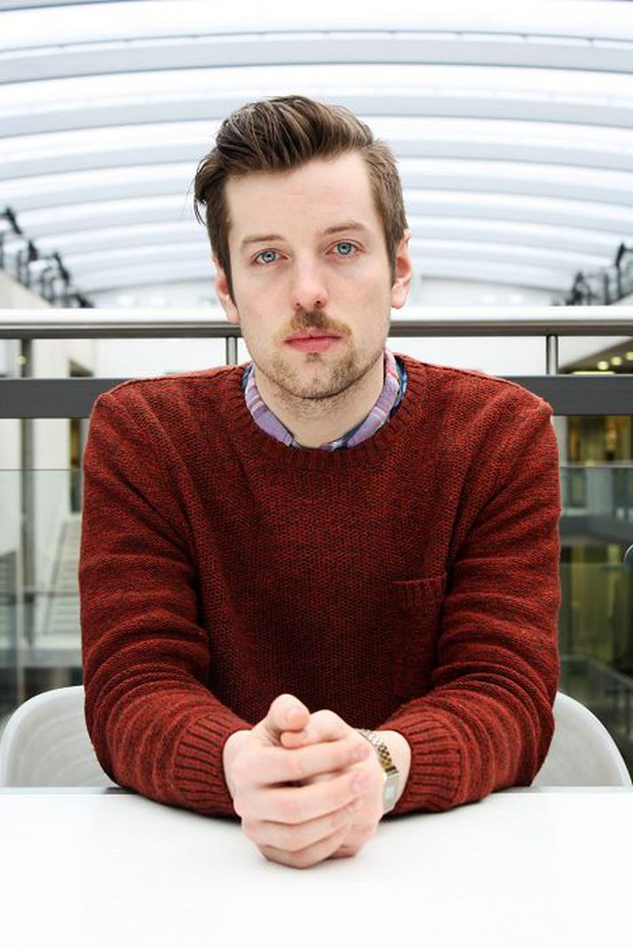 Grafíski hönnuðurinn Emil Ásgrímsson vekur athygli í hönnunarheiminum í London fyrir klippiverk sín.