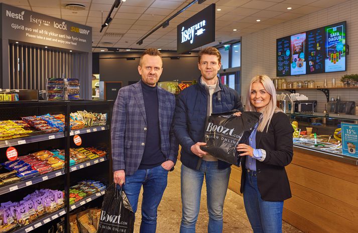 Jón Viðar Stefánsson, forstöðumaður verslunarsviðs N1, Hrólfur Andri Tómasson, framkvæmdastjóri Dropp og Þyrí Dröfn Konráðsdóttir, forstöðumaður markaðsmála hjá N1.