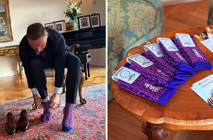 Björn Stefánsson var ekki lengi að fara úr skóm og sokkum og skella sér í Mottumarssokkanna.