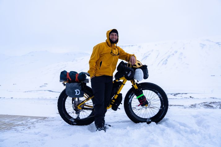 Ævintýraljósmyndarinn Chris Burkard segir að það hafi verið einskær heppni að eldgos hófst á meðan Íslandsheimsókn hans stóð.