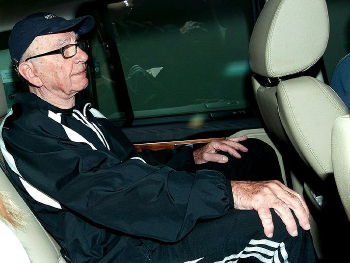 Rupert murdoch Hart hefur verið deilt á Murdoch en hann er eigandi News Corp sem gaf meðal annars út News of the World. nordic photos/afp