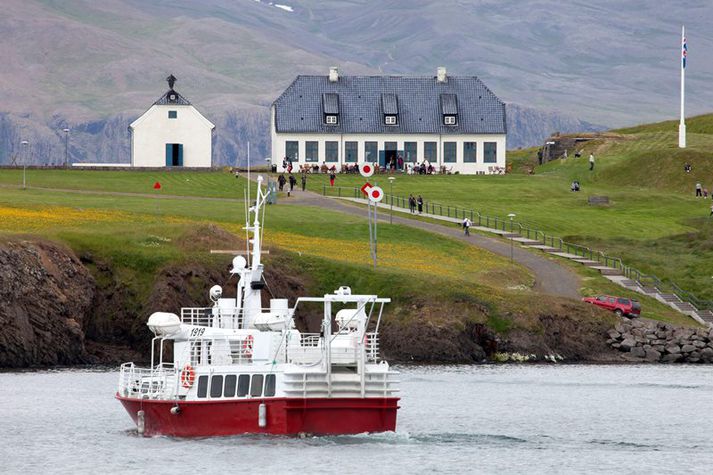 Siglt verður heim frá Viðeyk klukkan 22. 