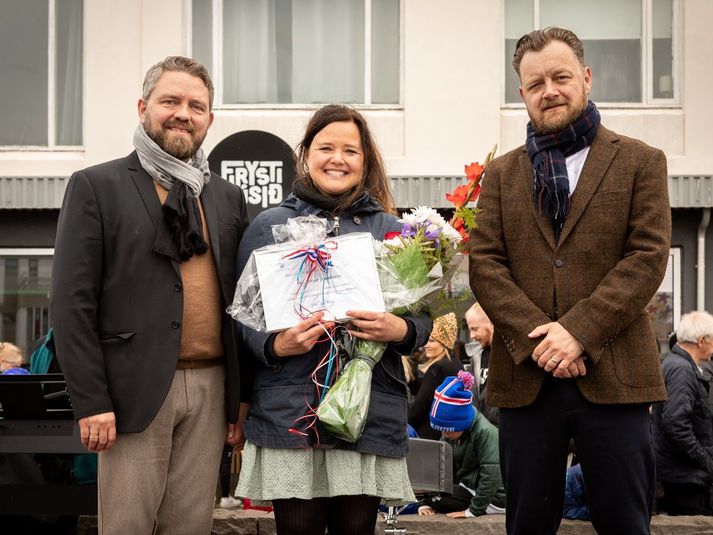 Valgarður Lyngdal Jónsson forseti bæjarstjórnar, Valgerður Jónsdóttir tónlistarkona og Ólafur Páll Gunnarsson formaður menningar- og safnanefndar.