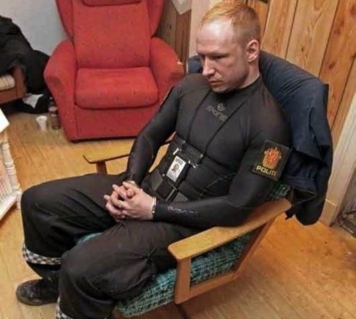 Breivik stuttu eftir að hann var handsamaður.