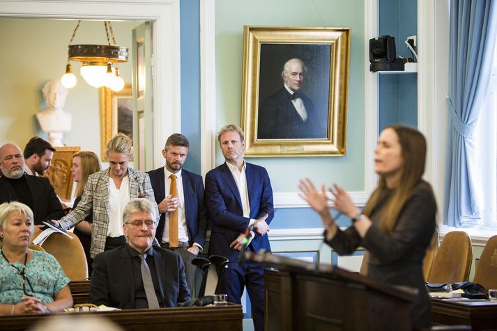 Tvær vikur eru eftir af þingstörfum þessa haustþings miðað við starfsáætlun Alþingis. Bjartsýni ríkir um jólafrí þingsins á réttum tíma.