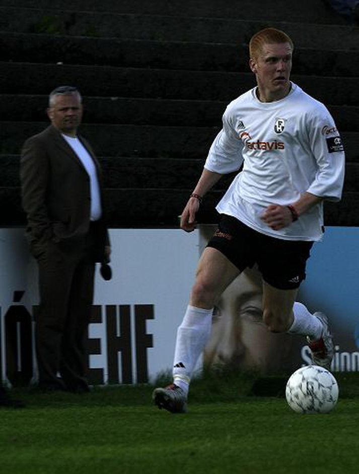 Emil Hallfreðsson kom FH á toppinn fyrir tæpum 34 mánuðum síðan og liðið hefur verið þar síðan.
