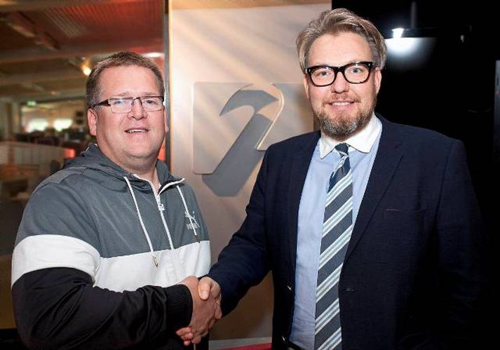 Samið var við Magnús Hlyn í dag. Ámyndinni eru Freyr Einarsson, ritstjóri Stöðvar 2 og Vísis, og Magnús Hlynur