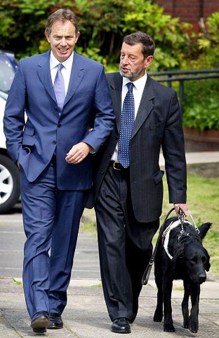 Blair, Blunkett og 
blindrahundurinn Sadie.