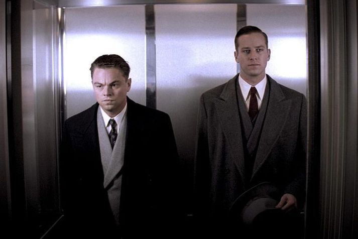 Umdeildur J. Edgar Hoover er umdeildur maður í bandarískri sögu og ný mynd Clints Eastwood sýnir hann sem homma. Hér eru þeir Leonardo DiCaprio og Armie Hammer í hlutverkum sínum sem Hoover og Clyde Tolson en myndin sjálf hefur fengið misjafnar viðtökur.