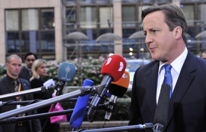 David Cameron hefur lýst því yfir að vopnaðir verðir verði í hverju skipi.