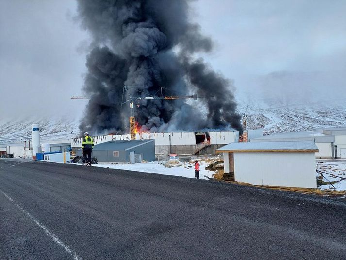 Frá vettvangi þegar bruninn átti sér stað.