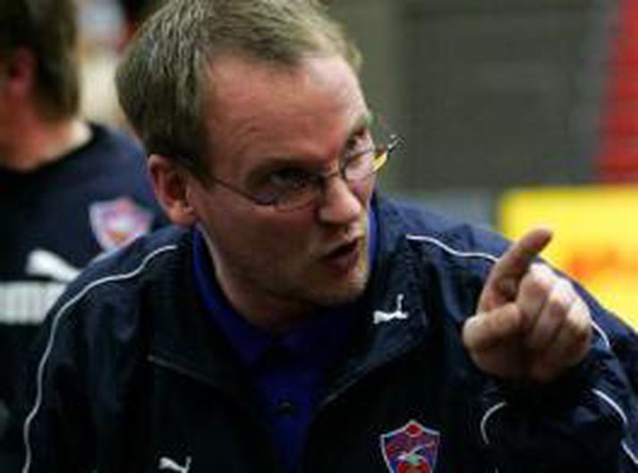 Óskar Bjarni verður áfram þjálfari karlaliðs Vals í handboltanum