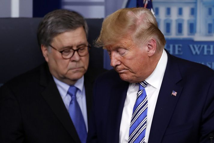 William Barr, dómsmálaráðherra, og Donald Trump, forseti. Báðir eru þeir sagðir ósáttir við hvor annan.