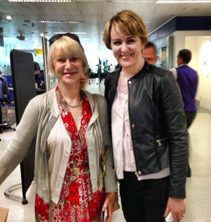 Helen Mirren og Hanna Birna á Heathrow-flugvelli.