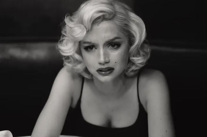 Ana de Armas fer með hlutverk Marilyn Monroe í kvikmyndinni Blonde.