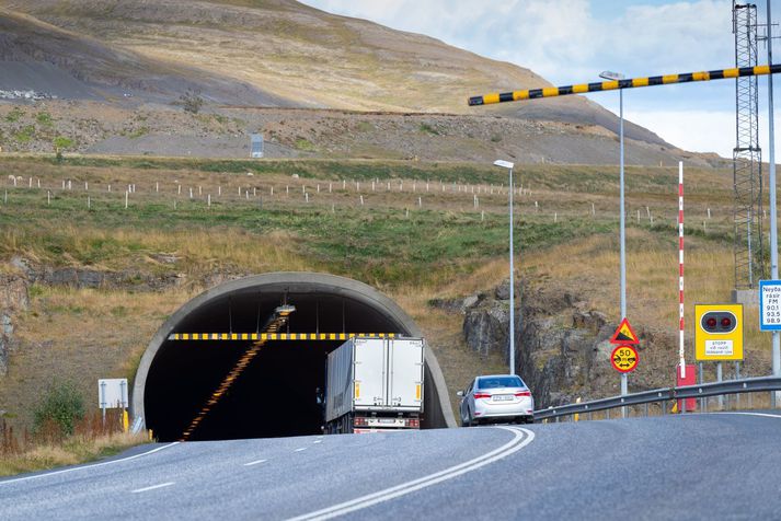 Sakborningarnir voru handteknir við Hvalfjarðargöng