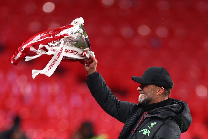 Jürgen Klopp fagnar með enska deildabikarinn á Wembley í gær. Þetta var áttundi titill félagsins undir hans stjórn.