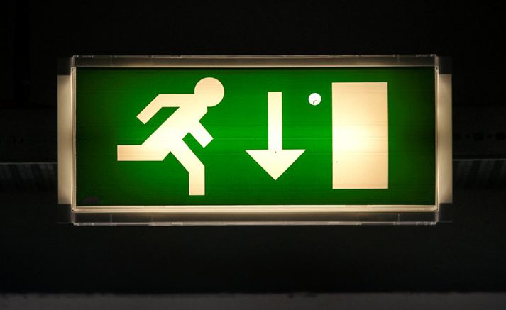 Galli hefur komið upp í neyðarútgönguljósum. Mannvirkjastofnun hefur tvisvar á síðustu átta árum innkallað neyðarlampa.fréttablaðið/anton