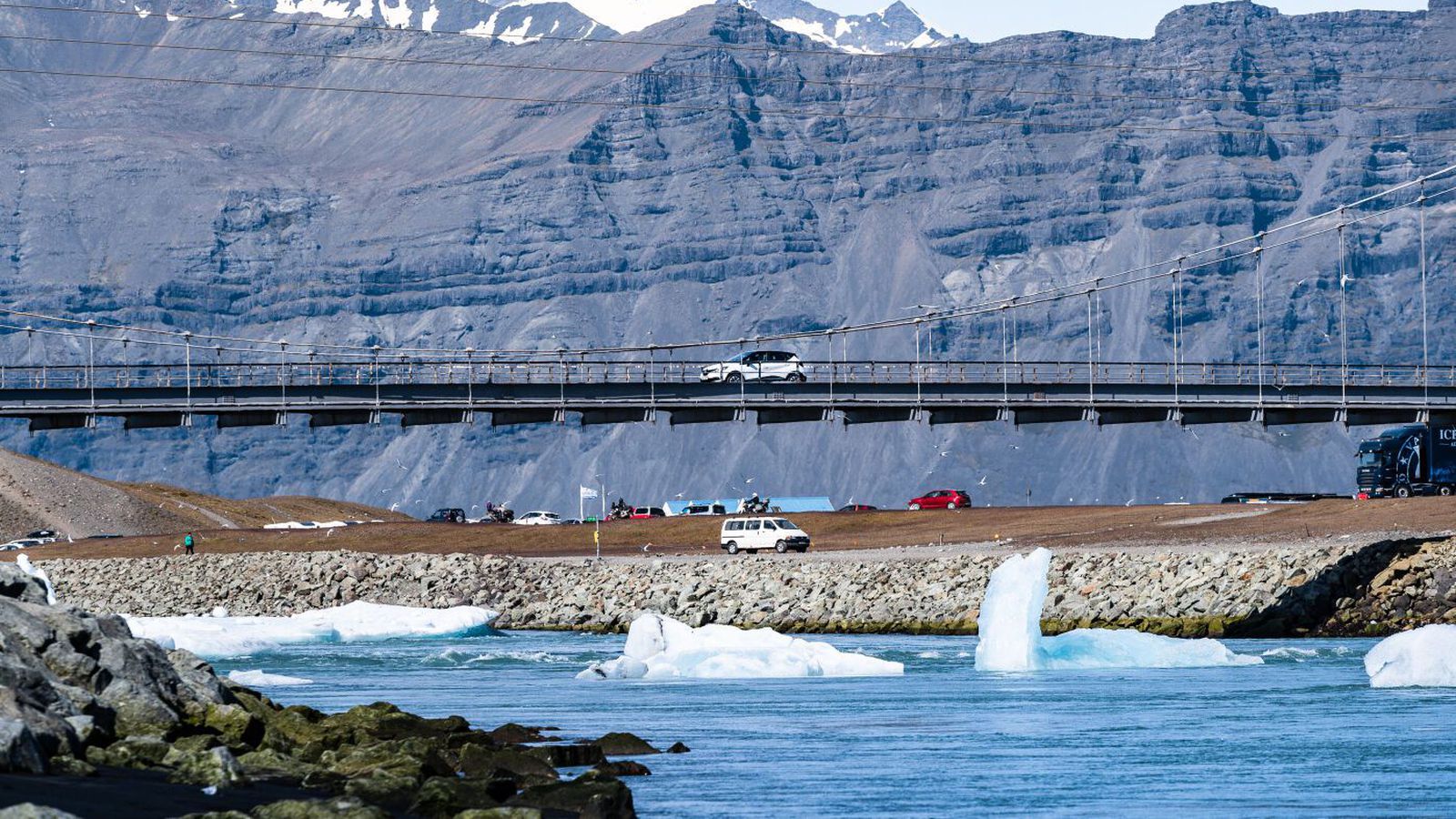 Vara við hviðum á landinu suð­austan­verðu