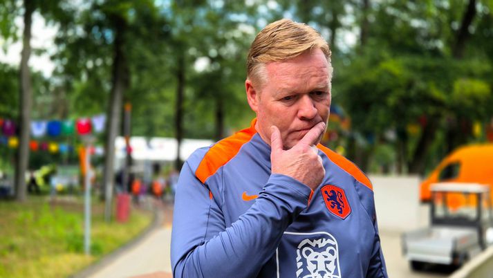 Ronald Koeman djúpt hugsi fyrir leikinn við Ísland.