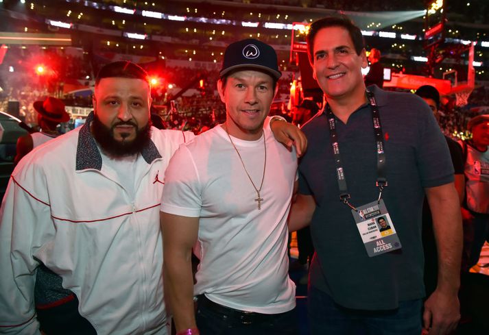 Cuban fær hér bolamynd með Mark Wahlberg og DJ Khaled.